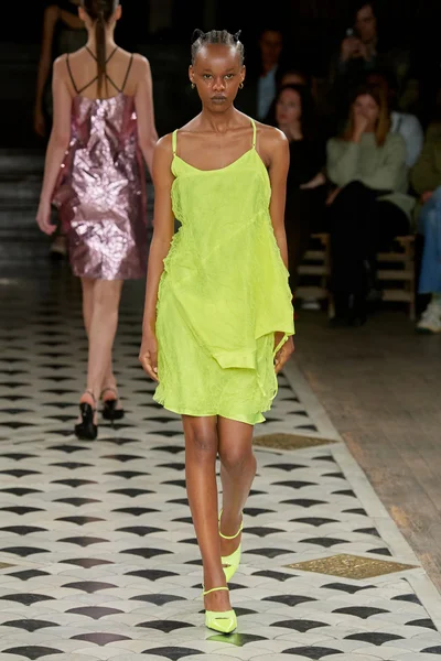 Look 19
